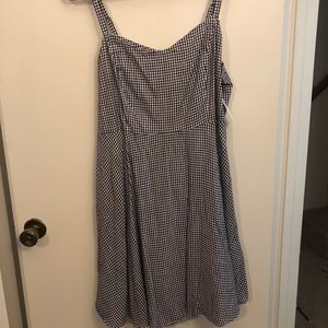 NWT - never worn, cute gingham dress!